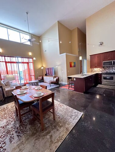 Luxuriously furnished 2BD Loft - walking distance from Duke University Hospital