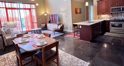 Luxuriously furnished 2BD Loft - walking distance from Duke University Hospital