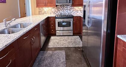 Luxuriously furnished 2BD Loft - walking distance from Duke University Hospital