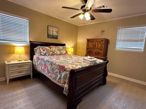 2 bedrooms, iron/ironing board, WiFi, bed sheets