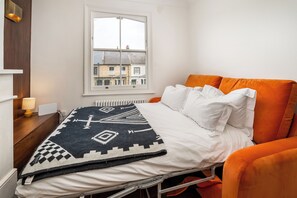 2 habitaciones, tabla de planchar con plancha, wifi y ropa de cama 