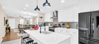 Pet-Friendly Getaway –Beaches, Breweries, Blue Jays, DT Dunedin, Marina & Trail!