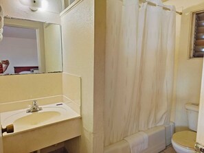 Free toiletries, hair dryer, towels - Pen Ann by Capital O Pharr/McAllen TX (Pharr)