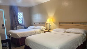 A hotel room with two beds, a desk, and a lamp. - SE'Air Motel By Townhouse Corpus Christi / Padre Island Tx (Corpus Christi)
