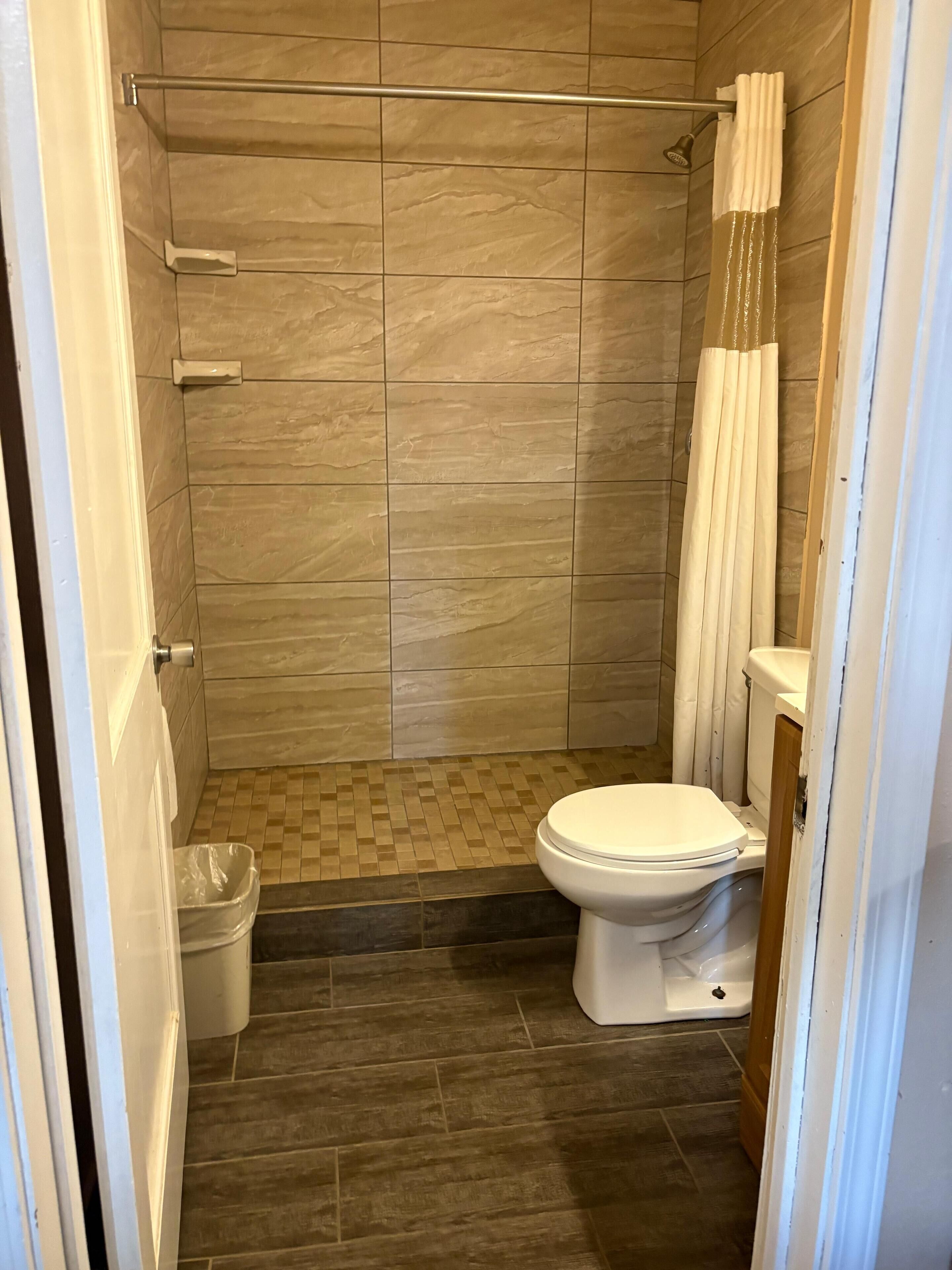 ルーム クイーンベッド 1 台 禁煙 | バスルーム | タオル