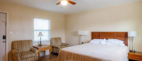 Room, 1 King Bed, Non Smoking | Iron/ironing board, free WiFi, bed sheets