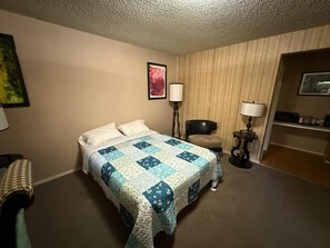 مكتب ومكواة/لوح كي وواي فاي مجانًا وملاءات أسرّة