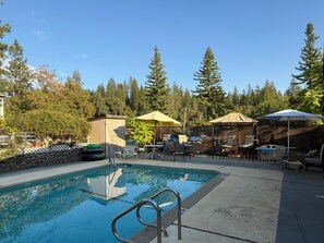 حمّام سباحة خارجي