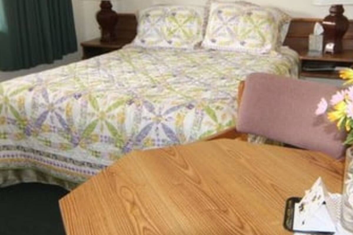 Suite, 1 Queen Bed with Sofa bed, Non Smoking | Desk, iron/ironing board, free WiFi, bed sheets
