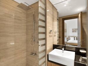 タオル、石鹸、トイレットペーパー