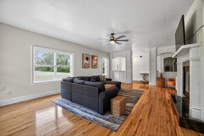 House, 3 Bedrooms | Living area | Smart TV