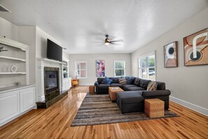 Maison, 3 chambres | Coin séjour