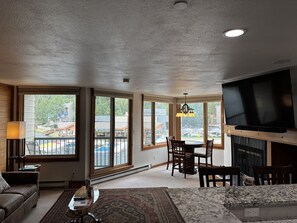 Studio | Living area