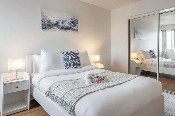 1 bedroom, iron/ironing board, travel cot, free WiFi - 1BR Downtown MTL | Old Port (Montréal)