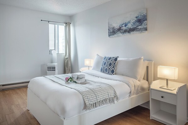 1 bedroom, iron/ironing board, travel crib, free WiFi - 1BR Downtown MTL | Old Port (Montréal)