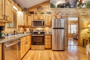 Cabin, 2 Bedrooms | Private kitchen | Fridge, oven, coffee/tea maker, toaster
