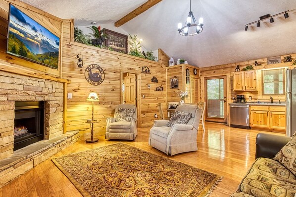 Cabin, 2 Bedrooms | Living area