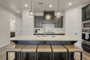 Townhome, 4 Bedrooms | Private kitchen - Relax In Style 4 Bedroom Townhouse (Washington)