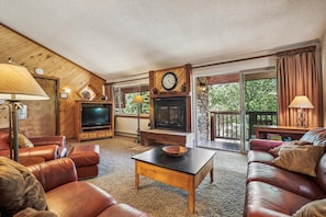 Condo, 2 Bedrooms | Living area