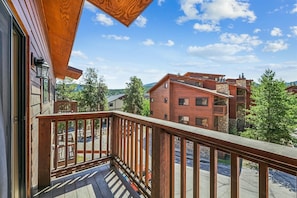 Condo, 2 Bedrooms | Property grounds