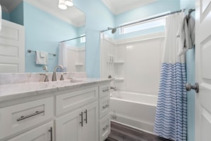 House, 4 Bedrooms | Bathroom