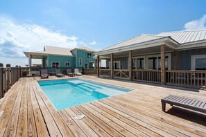 House, 4 Bedrooms | Pool