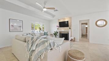 House, 3 Bedrooms | Living area