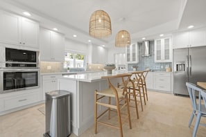 House, 3 Bedrooms | Private kitchen