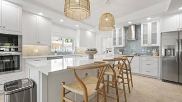 House, 3 Bedrooms | Private kitchen | Fridge, oven, coffee/tea maker, toaster