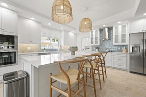 Casa, 3 habitaciones | Cocina privada | Frigorífico, horno, cafetera o tetera y tostadora