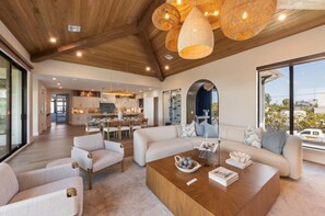 House, 4 Bedrooms | Living area
