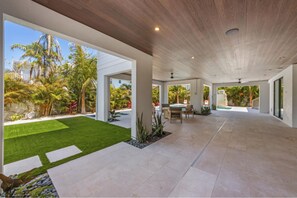 ハウス 4 ベッドルーム | 屋外ダイニングエリア