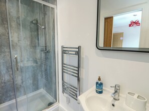 Shower - 36 Parc Delfryn (Brynteg)