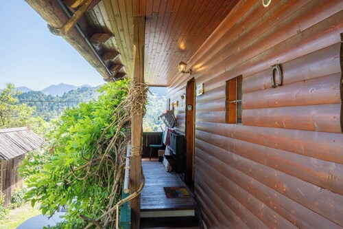 CHALET GUAPA 
Charming 85 m² wooden chalet on tranquil location in Bohinj