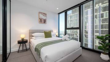 3 bedrooms, desk, iron/ironing board, travel crib