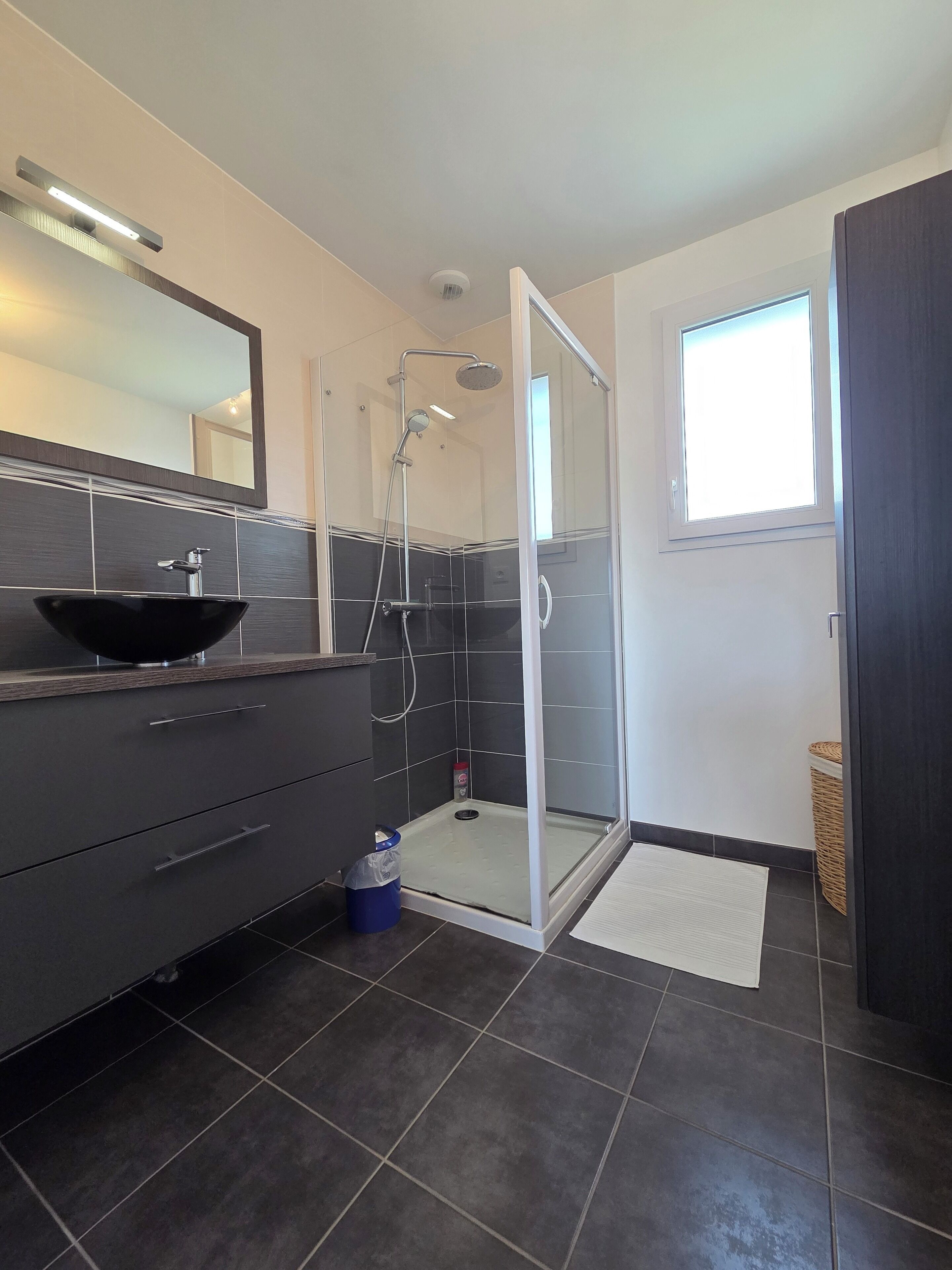 Dusche, Handtücher, Seife, Toilettenpapier