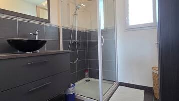 Dusche, Handtücher, Seife, Toilettenpapier