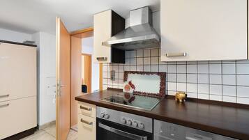 Refrigerador, microondas, horno, placa de cocina