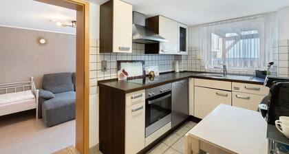 Holiday Apartment 'Knittlingen' Dishwasher, Washing Machine, FREE Wifi, Private Parking
