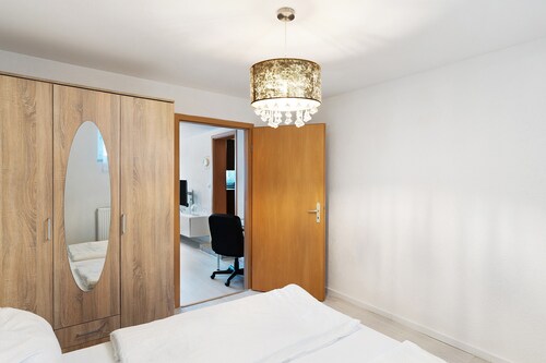 Holiday Apartment 'Knittlingen' Dishwasher, Washing Machine, FREE Wifi, Private Parking