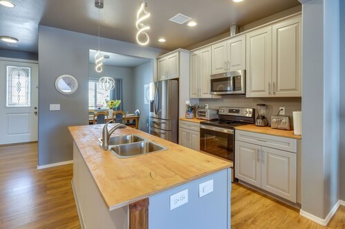 3BR 2BA - Kingman Home w/ Patio & Fire Pit