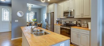 3BR 2BA - Kingman Home w/ Patio & Fire Pit