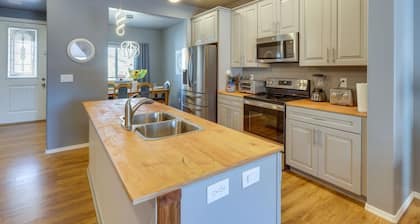 3BR 2BA - Kingman Home w/ Patio & Fire Pit