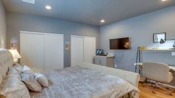 3 bedrooms, iron/ironing board, free WiFi, bed sheets