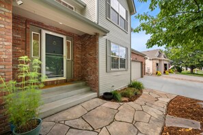 Exterior detail - Shady Grove 4 King Beds, Dog Run & Outdoor Fun (Loveland)
