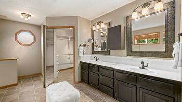 House, Multiple Beds, Patio, Garden View (2765 27th CT SW) | Bathroom | Towels