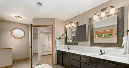 Shady Grove 4 King Beds, Dog Run & Outdoor Fun