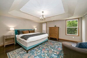 House, Multiple Beds, Patio, Garden View (2765 27th CT SW)