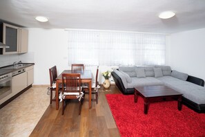 Familiekamer, 1 twee- of 2 eenpersoonsbedden, uitzicht op stad | Gratis wifi