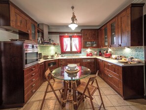 Apartment | 5 bedrooms, Internet